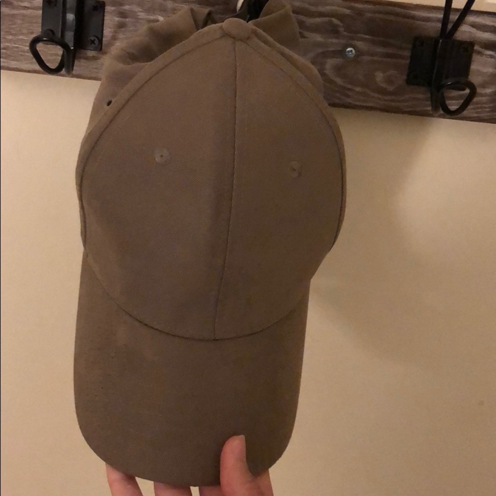 Nude hat